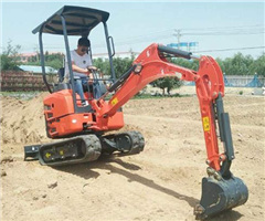 小型挖掘機(jī)抓木機(jī)介紹