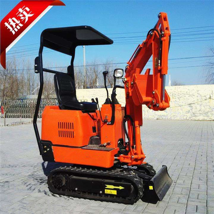 輪式小型挖掘機(jī)操作